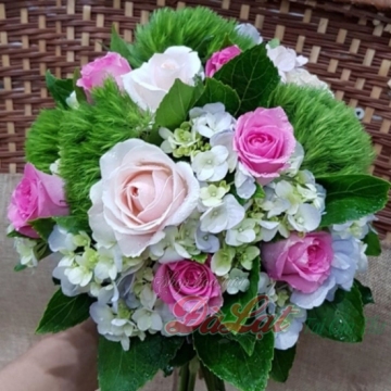 Cầm tay cô dâu 6